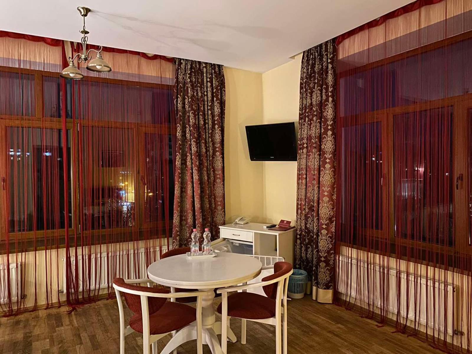 Fontush Boutique Hotel Ivano-Frankivsk Extérieur photo